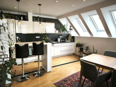 Dachgeschosswohnung mit Charakter – generalsaniertes Jahrhundertwendehaus nahe Donaukanal &amp; Augarten