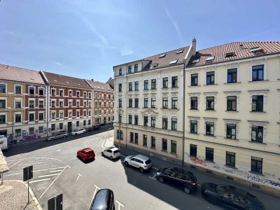 Lichtdurchflutete, teilsanierte 2-Zi-Wohnung (2.OG) direkt am Henriettepark in Leipzig-Lindenau
