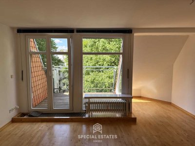 Fußläufig zum UKE - Zentrale 3-Zimmerwohnung im Dachgeschoss mit Balkon in Eppendorf!