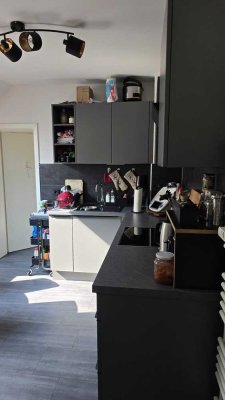Geschmackvolle 3-Zimmer-DG-Wohnung mit Balkon und EBK in Erzhausen