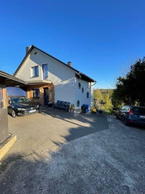 Schöne 3-Zimmer Wohnung in ruhiger Lage von Leverkusen mit Garten und Doppelgarage