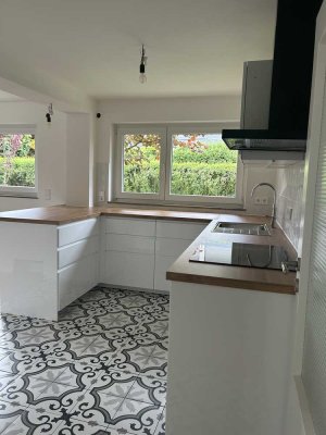 Erstbezug nach Sanierung: schöne 4,5-Zimmer-EG-Wohnung mit EBK, Terrasse und Holzofen in Reutlingen
