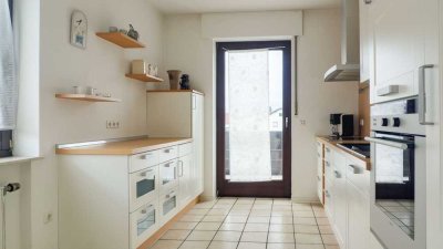 4 Zimmer, Einbauküche, 2 Badezimmer, 2 Balkone im 1. OG in Bad Wünnenberg-Haaren
