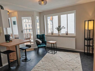 #Rarität# Vollmöbliertes Studio mit Balkon,Akleine und Badezimmer mit Fenster