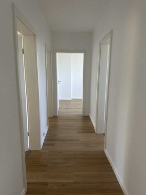 Ideal für Paare: Erstbezug nach Sanierung, 4-Raum-Wohnung mit EBK