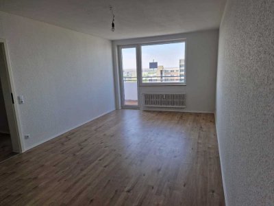 Vollständig renovierte 2 Zimmer Wohnung mit Balkon in Porz Finkenberg