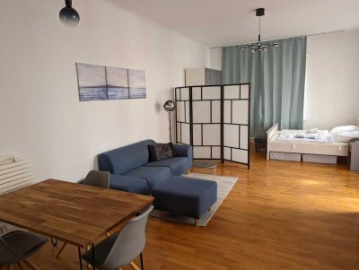 Möblierte Souterrain Loft-Wohnung (inkl. Balkon ab 10/2025)