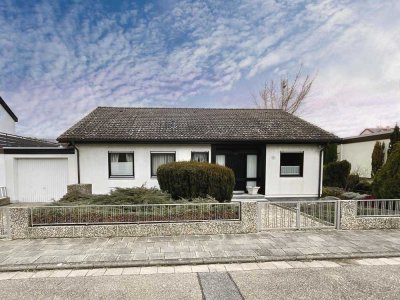 Toller Bungalow in ruhiger Lage mit schön angelegtem Garten und Garage