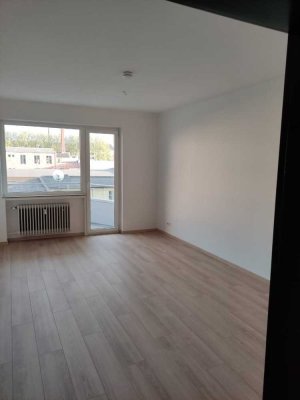 Stilvolle, geräumige 2-Zimmer-Wohnung mit sonnigem Balkon in Düsseldorf-Friedrichstadt