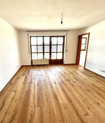 Frisch renovierte 3-Zimmer-Wohnung mit zwei Balkonen