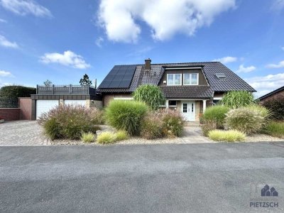 Exklusives Einfamilienhaus mit parkähnlichem Garten und Dachterrasse