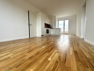 Erstbezug mit Stil: 4-Raum-Wohnung mit EBK, Balkon und 2 Bädern