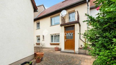 Gepflegte DHH mit Garage, Innenhof, Balkon und Ausbaupotenzial in ruhiger Lage