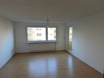 Helle 3-Zimmer-Whg., ruhig, renoviert mit Balkon, Markise und Fensterbad,  Parkett