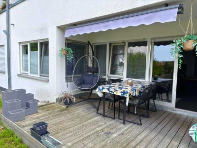Moderne 3 Zi-Wohnung mit EBK, Terrasse und Stellplatz