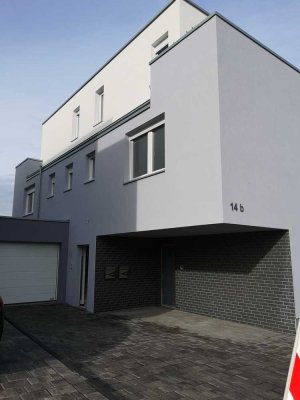 Erstbezug: Stilvolle 4-Zimmer-Maisonette-Wohnung mit 3 Balkonen in Erkelenz