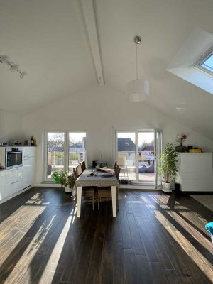 Stilvolle, hochwertige 2,5-Zimmer-Wohnung mit Dachterrasse und EBK