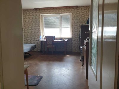 ROOM AVAILABLE IN STUDENT HOUSE
