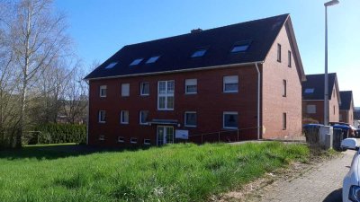 Gepflegte 3- Zimmer Wohnung mit Balkon und PKW Stellplatz