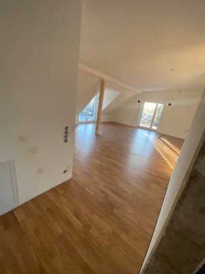 Neubau - Exklusive  4-Zimmer-Wohnung, drei Balkonen in Karlsfeld, offene Bauweise