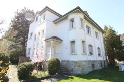 Charmantes Altbau-Investment in Toplage –  Dach-Maisonettewohnung im Herzen von Bad Homburg