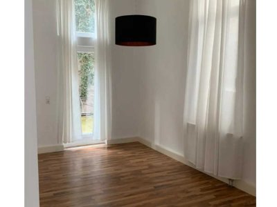 Stilvolle 2,5-Zimmer-Erdgeschosswohnung mit Terrasse in zentraler Lage