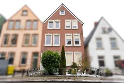 Solides Mehrfamilienhaus mit Entwicklungspotenzial – drei Einheiten, attraktive Sollrendite