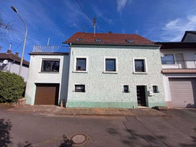 Entkerntes Massivhaus mit erneuertem Dach und Heizung!