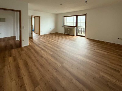 Renovierte, helle 3-Zimmer-Wohnung mit Balkon