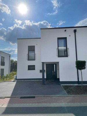 Attraktive und neuwertige 2-Raum-Erdgeschosswohnung mit Terrasse