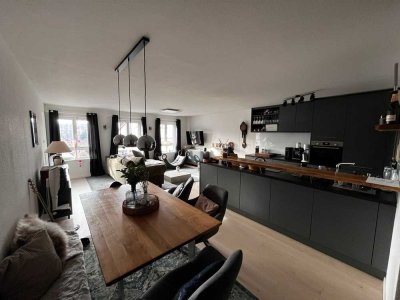Stilvolle, neuwertige 3-Zimmer-Wohnung mit EBK