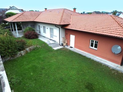 XXL Traum Bungalow mit Kachelofen überdachter Terrasse, Gartenoase, Wohnkeller und Doppelgarage im Laahfeld /Ansfelden