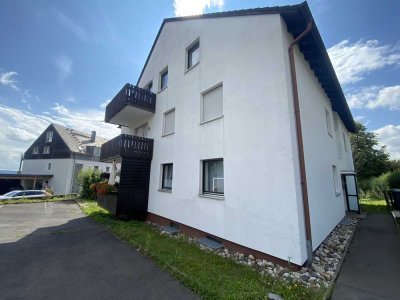 Reserviert! Charmante Maisonette-Dachgeschosswohnung mit Balkon, Einbauküche & Stellplatz