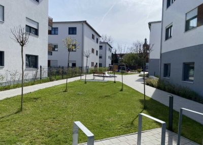 Neue, hochwertige und helle 90 m² Wohnung mit 3 Zimmern, Küche/Bad möbliert