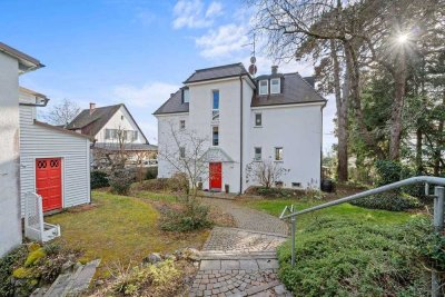 Wohnjuwel mit See-und Alpensicht und traumhaften Garten