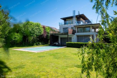 Traumhafte Villa mit Pool, Garten &amp; Weitblick in Brunn am Gebirge