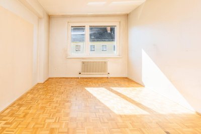 GEIDORF I UNSANIERTER WOHNJUWEL I RUHIGE LAGE MIT GRÜNBLICK I HOHE RÄUME I ALTBAUCHARME MIT PARKETT I BAD MIT BADEWANNE I PROJEKT WOHNEN