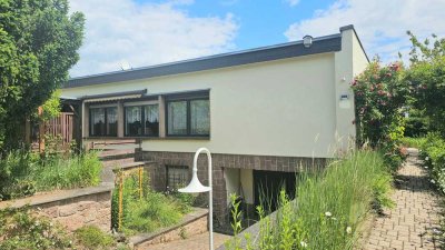Gepflegtes großes Einfamilienhaus im Bungalowstil in sehr guter Lage!