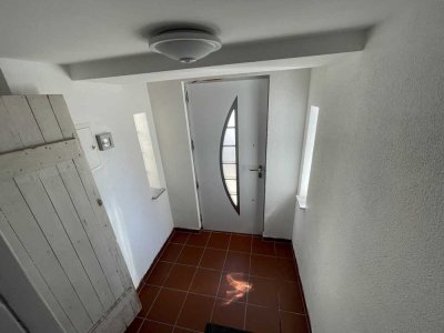 Kernsaniertes 3 Familienhaus mit 3 Stellplätzen und Terrasse