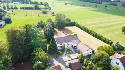 Großzügiges Anwesen in einzigartiger Lage von Adelsdorf