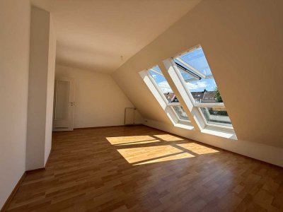 ***Helle 3-Zimmer-Dachgeschosswohung mit Stellplatz***