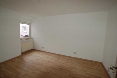 Preiswerte, gepflegte 3-Raum-Wohnung mit Balkon in Hirschhorn