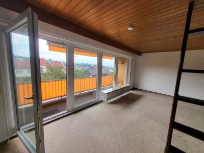 Großzügige Whg. im 1. OG mit Loggia, Garage, EBK, in guter Lage