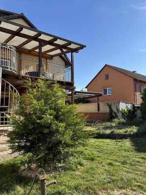 großes freistehendes Haus  mit Garten und 2 Garagen