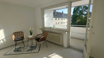 Helle 2-Zimmer-Wohnung mit saniertem Balkon, saniertem Bad und Einbauküche nahe Uni