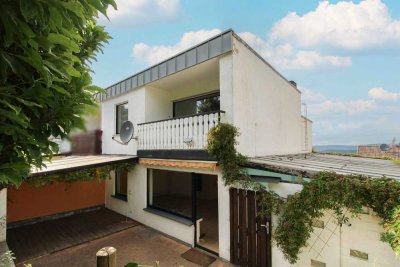 Preiswert & für die Familie: Reiheneckhaus mit Gartenoase & Garage oberhalb vom Ortskern
