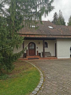 Stilvolle 2,5-Zimmer-Dachgeschosswohnung in Oberding