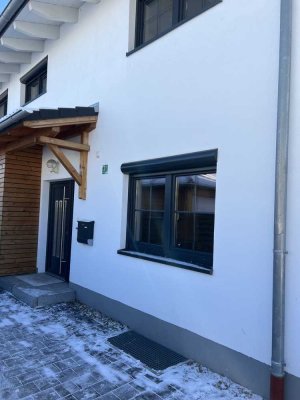 Gepflegtes Doppelhaus mit 4 Zimmern in Griesstätt