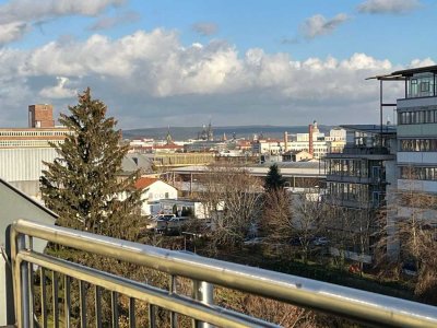 Wo Licht den Raum erfüllt – mit Blick über Dresden, bezugsfreie Dachgeschosswohnung