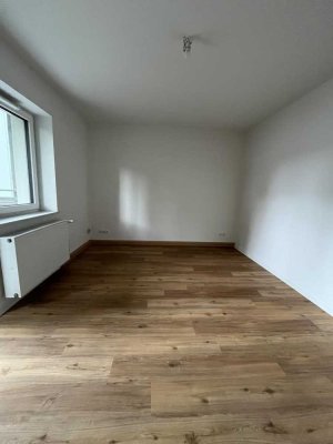 Neu saniert 2-Zimmerwohnung mit Balkon!